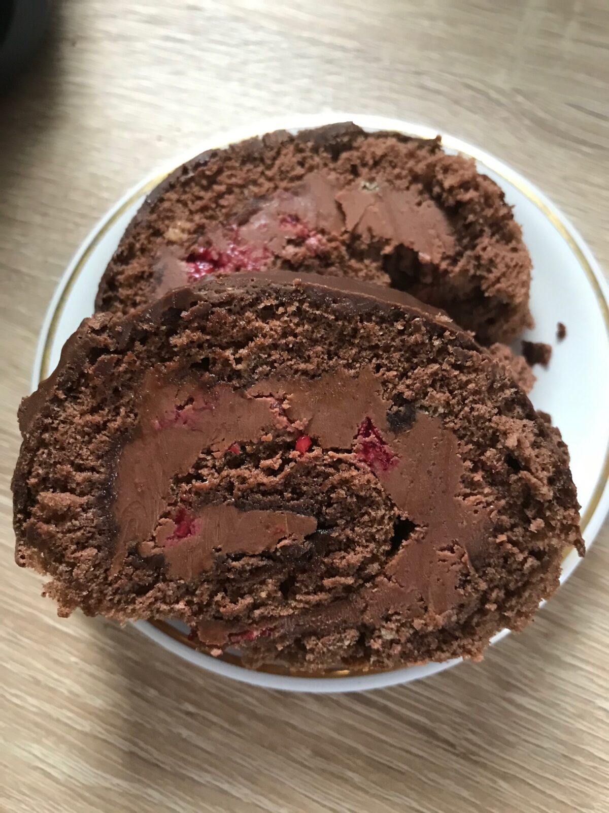 Rulada cu crema de ciocolata si zmeura